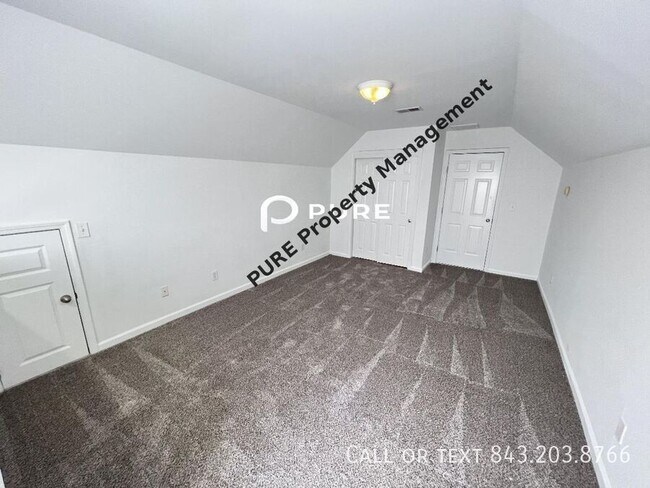 Building Photo - 153 Avonshire Dr