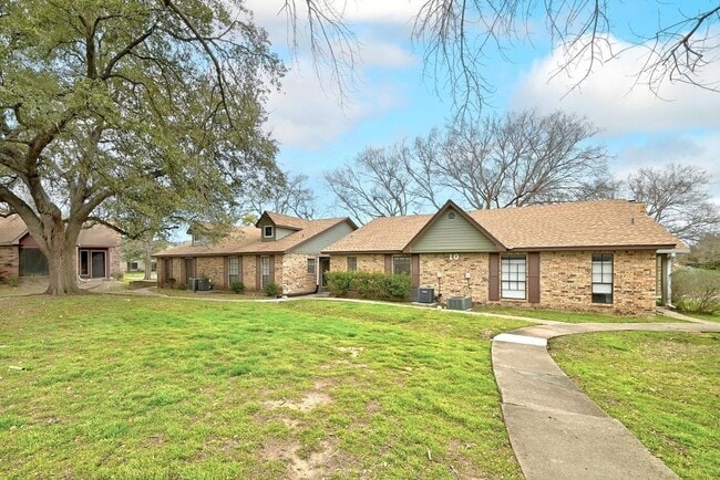 Building Photo - 1601 Faro Dr