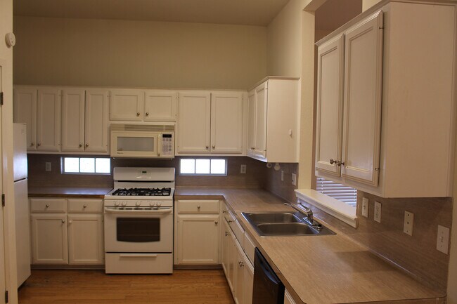 Building Photo - 311 E 38th St