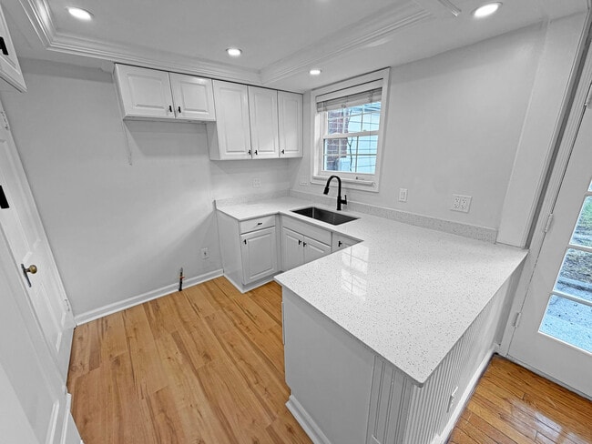 Building Photo - 3746 Brewster St