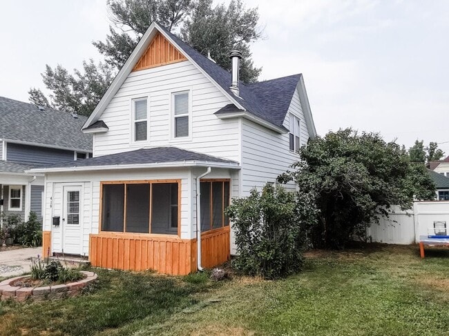 Building Photo - 3 BEDROOM, 2 BATH, SINGLE-FAMILY HOME