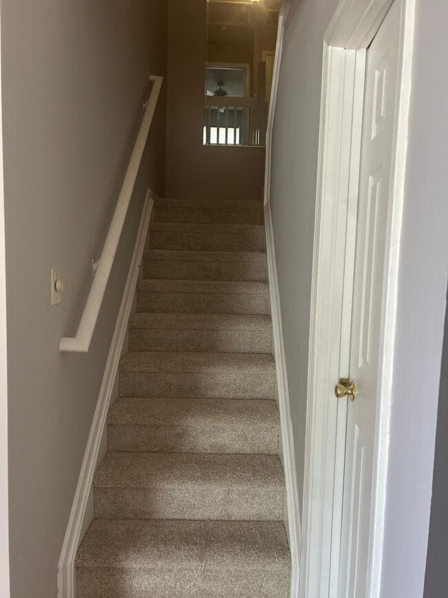 Building Photo - Desired Location for this 3 bedroom 2 bath...