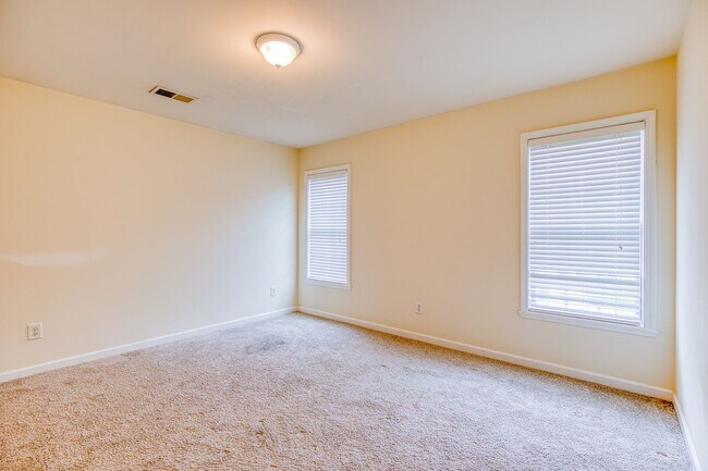 Building Photo - Beautiful 2-Story 3 bedroom and 2.5 townhouse in High Point, off Skeet Club Rd and Eastchester