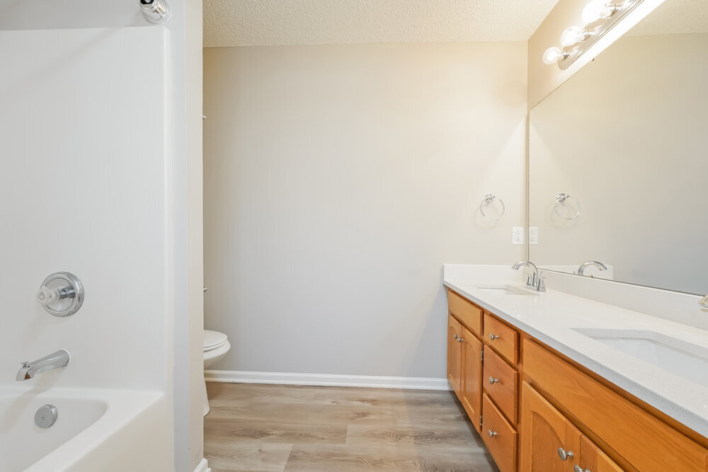 Building Photo - 1029 Crestdale Crossing Dr