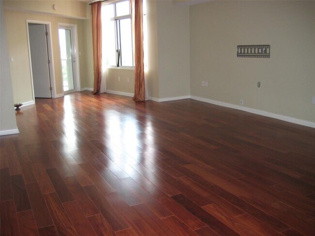 Building Photo - 54 Rainey St