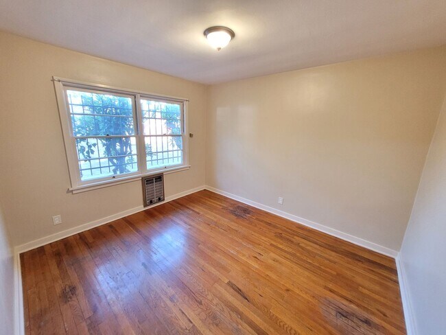 Building Photo - 2 Bed, 1 Bath Home in the Heart of Salem!