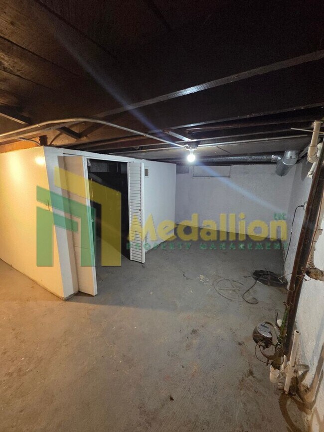 Building Photo - Updated 3-Bedroom Home with Sunroom and Backyard Space