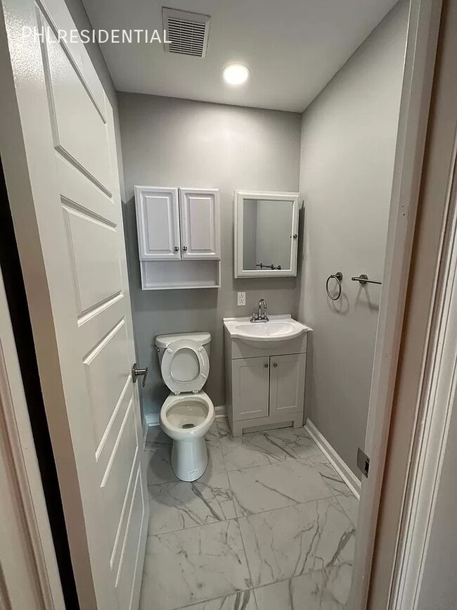 Building Photo - 7057 Cresheim Rd