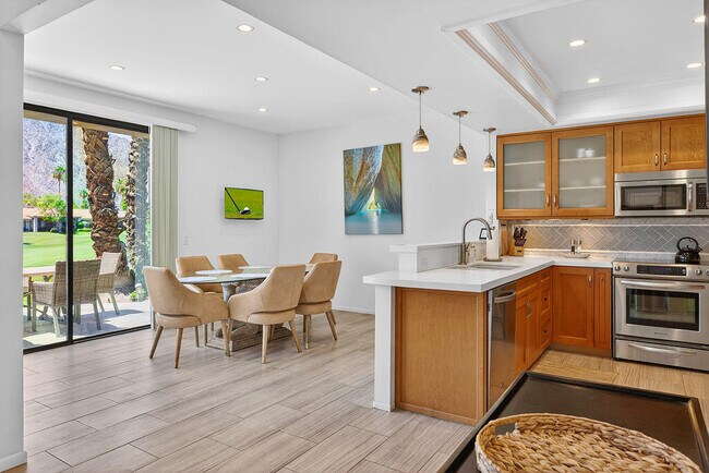 Building Photo - 55105 Oak-Hill