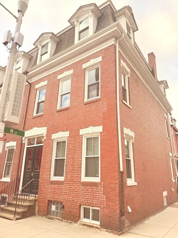 Primary Photo - 675 E 7th St
