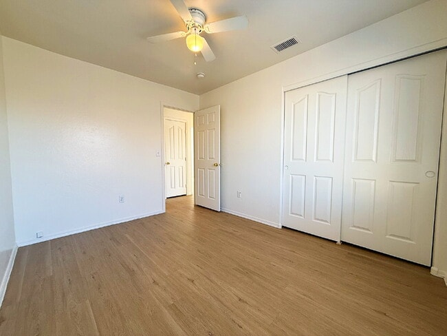 Building Photo - For Rent: Spacious 3 Bed, 2.5 Bath Home with Den & Bonus Room!