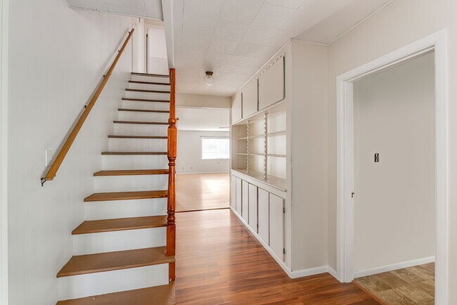 Building Photo - CUTE AND COZY FOUR BEDROOM IN LONGVIEW