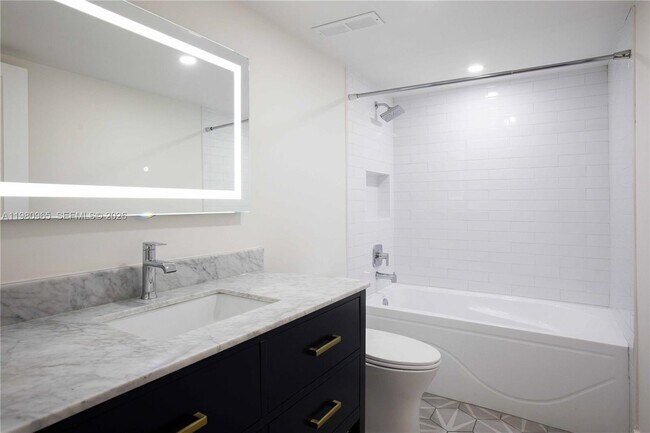 Building Photo - 3 Grove Isle Dr