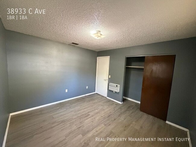 Building Photo - 38933 C Ave