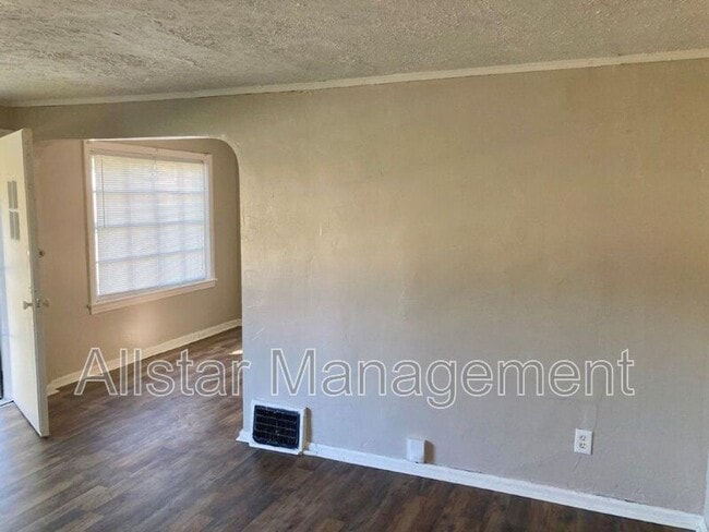 Building Photo - 5574 Beechwood Ave