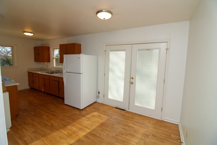 Building Photo - 228 Aurora Dr