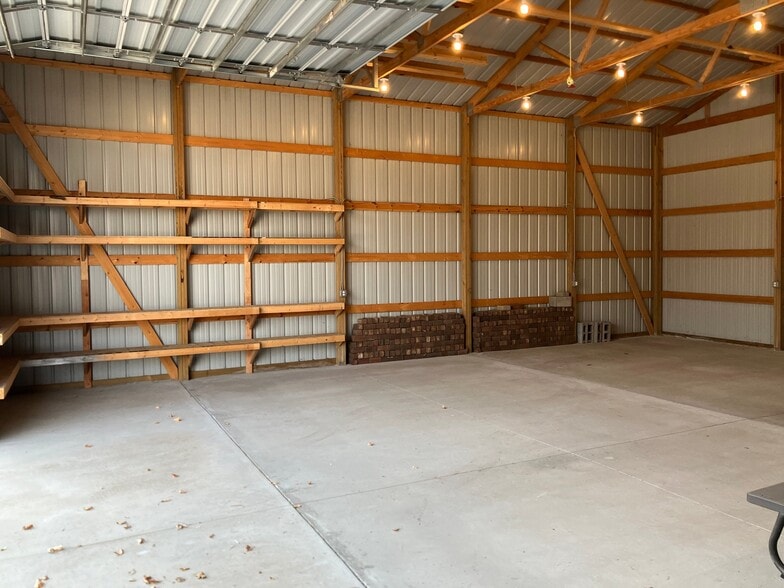 Building Photo - 15 Albees