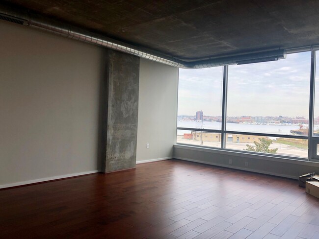 Building Photo - Stunning 2 Bedroom Condo ~ Silo Point