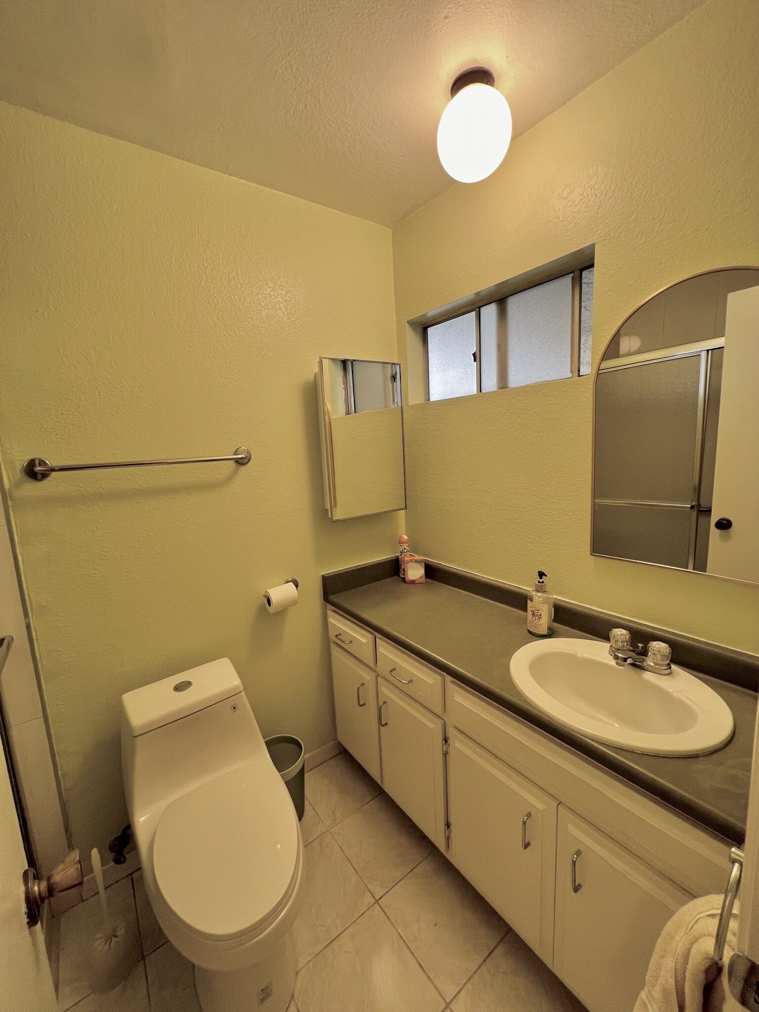 bathroom - 1339 N Columbus Ave