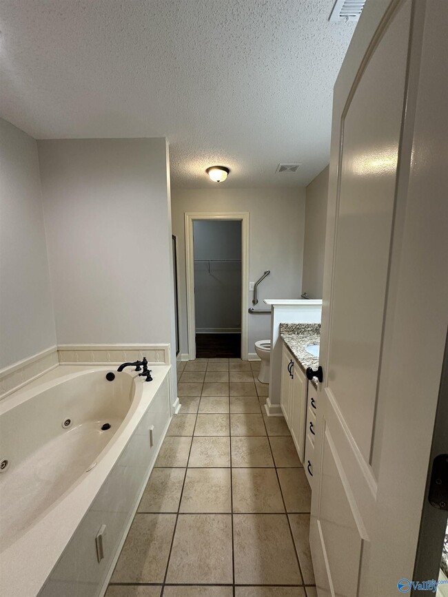 Building Photo - 722 Hobbs Rd SE