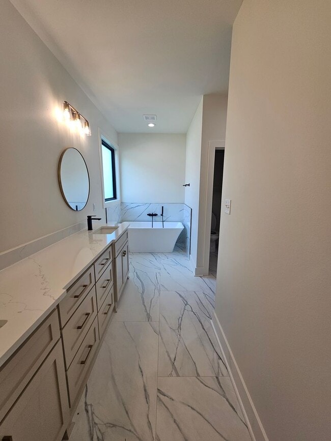 Building Photo - 7233 Havenwood Dr