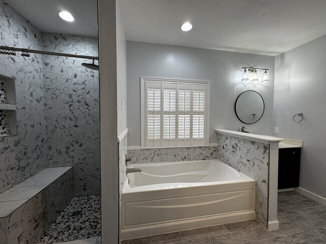 Building Photo - 231 Southwoods Ln