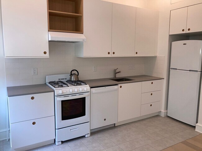 Primary Photo - 1108 Pine St