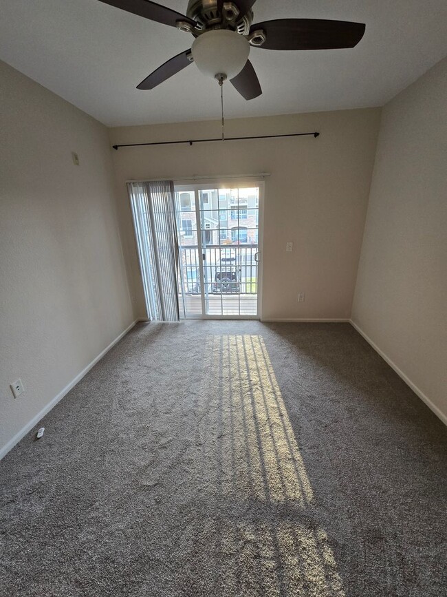 Building Photo - Spacious and Bright 2B/2B Townhome Now Ava...