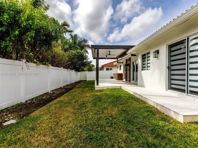 Building Photo - 16894 Crestview Ln