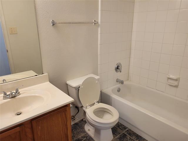 Building Photo - 2450 Meadowgate Ln