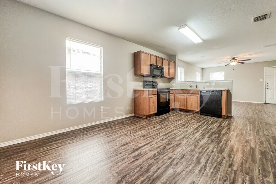 Building Photo - 2025 Kickapoo Trail