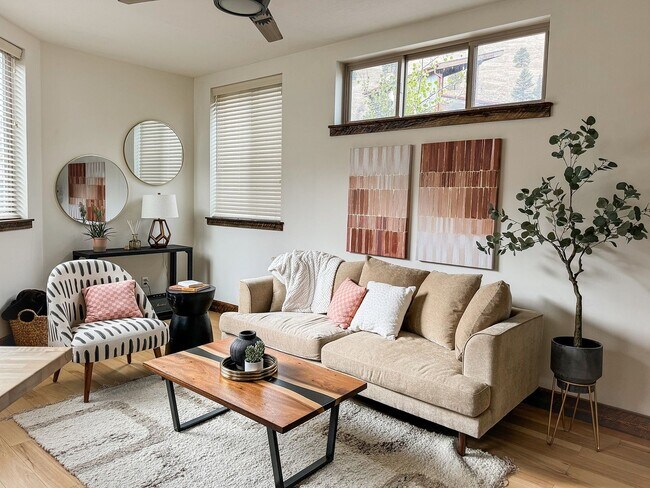Building Photo - Modern 1 Bedroom, 1 Bathroom Home in East Missoula – Fully Furnished!