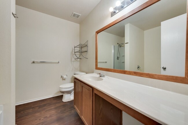 Building Photo - Charming & Spacious 3 Bedroom In North Keller