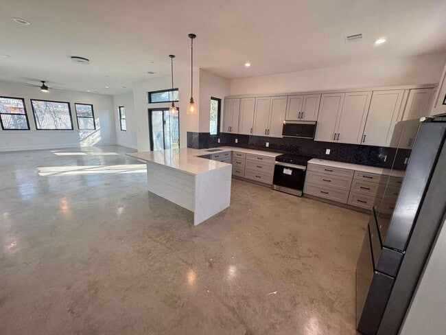 Building Photo - 10209 Gail Rd