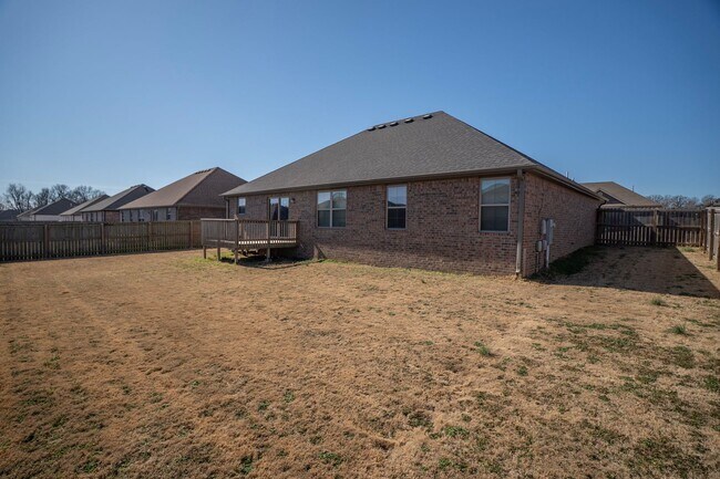 Building Photo - Stunning 3 bedroom, 2 bathroom Home available in Prairie Grove!