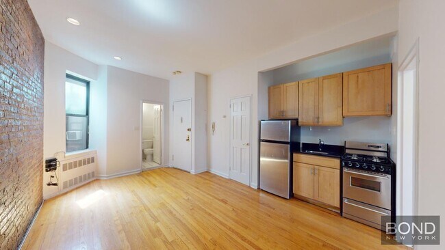 Building Photo - 332 E 93rd St