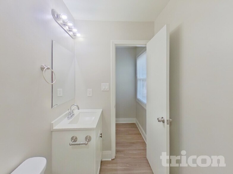 Building Photo - 8717 Timbercrest Cir