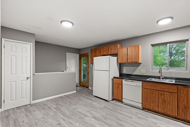 Building Photo - 834 Font Ln