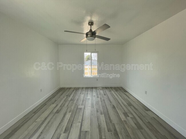 Building Photo - 1410 Cottonwood Ave