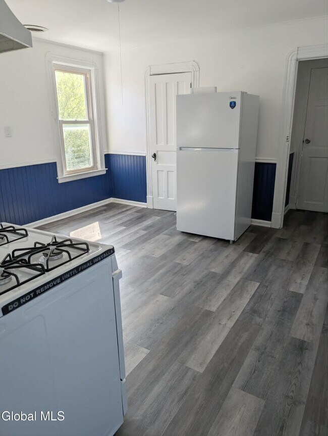 Building Photo - 120 Degraff St