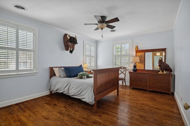 Building Photo - Extremely RARE opportunity in Green Hills
