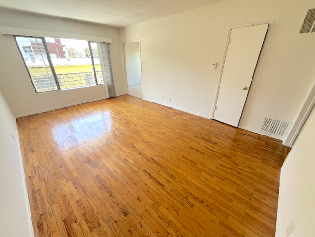 Building Photo - 1117 10th St