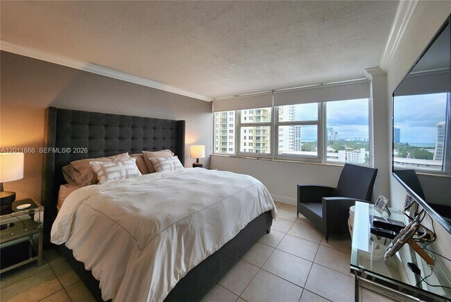 Building Photo - 2030 S Ocean Dr