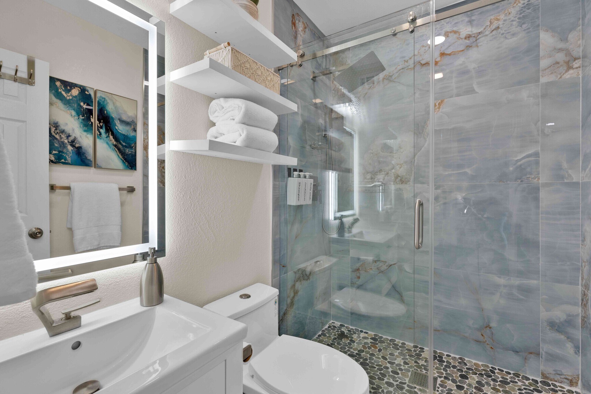 Building Photo - 111 E Hibiscus St