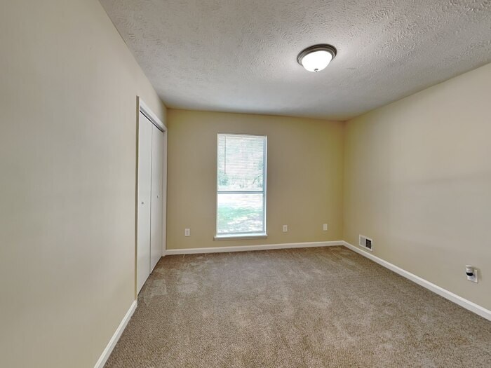 Building Photo - 6928 Cedar Hill Ct