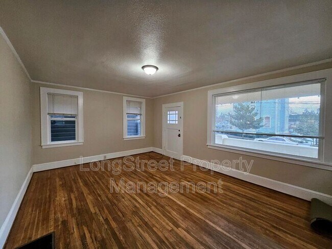 Building Photo - 634 SW Grant St.