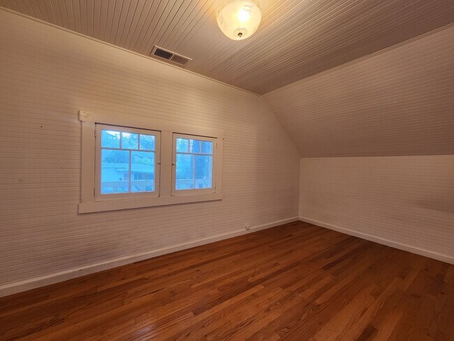 Building Photo - 7251 Maple Ave