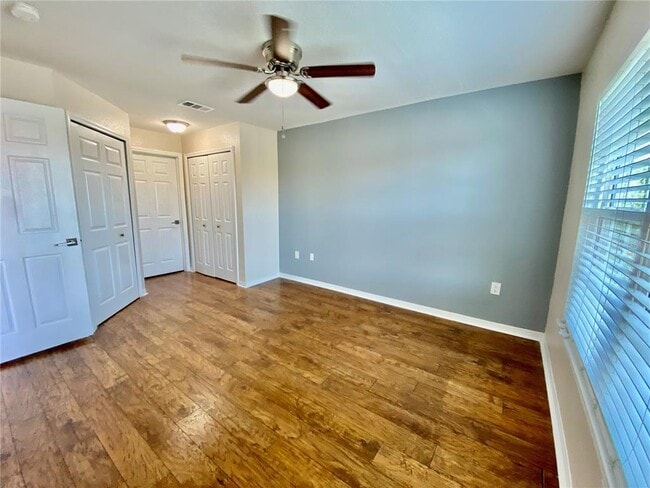 Building Photo - 5467 Vineland Rd