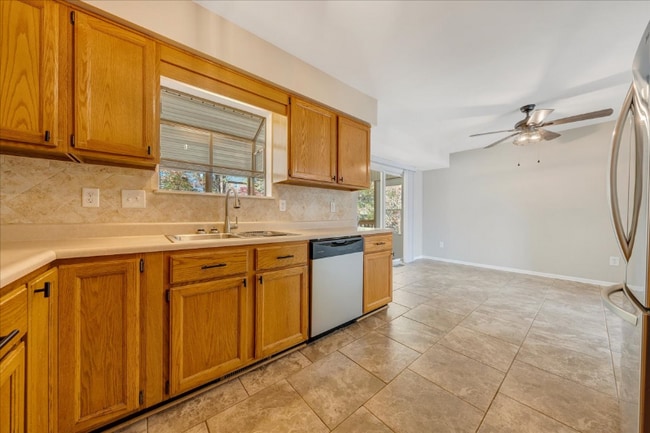 Building Photo - 5184 Orchard Hill Dr