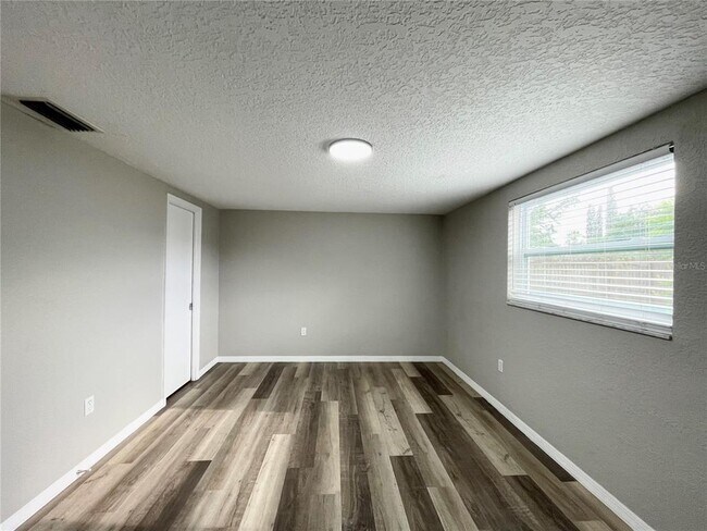 Building Photo - 11241 Yewtree Ave